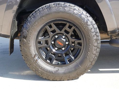 Used 2023 Toyota 4Runner SR5 Premium w/ Moonroof Package RWD image 10