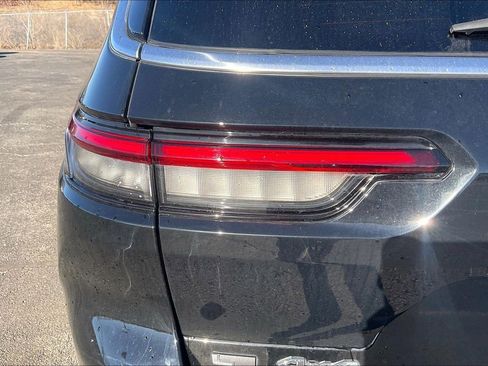 Used 2023 Jeep Grand Cherokee L Laredo image 26