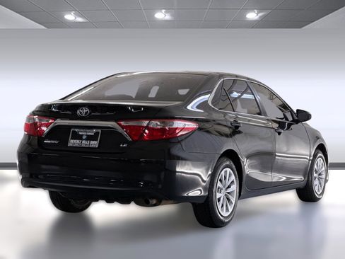 Used 2016 Toyota Camry LE image 8