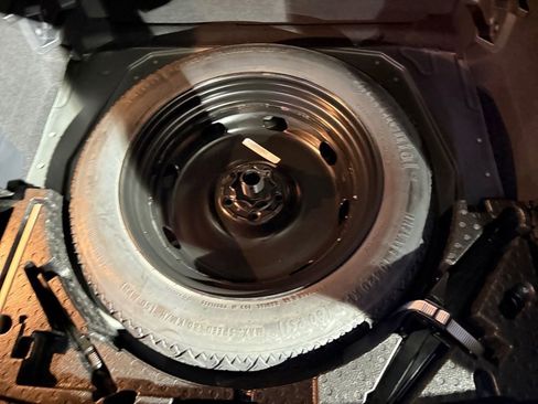 Used 2018 Volkswagen Tiguan SE w/ Panoramic Sunroof Package image 7