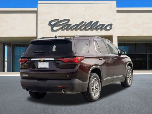 Used 2023 Chevrolet Traverse LT image 3