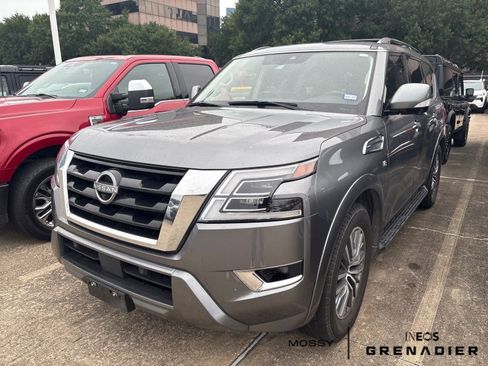 Used 2022 Nissan Armada SL RWD image 2