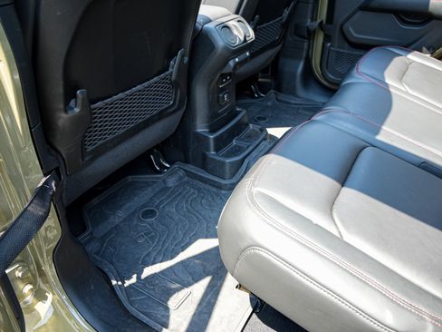Used 2026 Jeep Wrangler Unlimited Rubicon AWD/4WD image 32