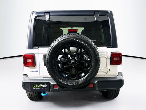 Used 2023 Jeep Wrangler Unlimited Sahara w/ Cold Weather Group AWD/4WD image 7