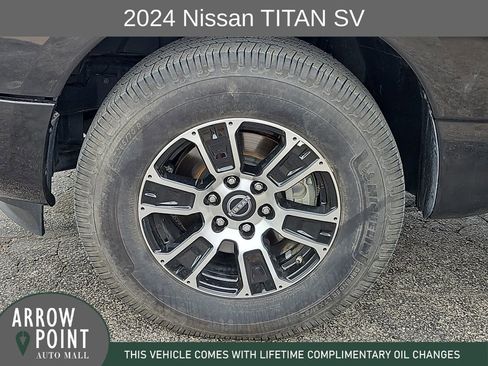 Used 2024 Nissan Titan SV RWD image 16