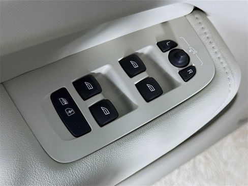 New 2026 Volvo XC60 B5 Ultra w/ Climate Package PRO image 17