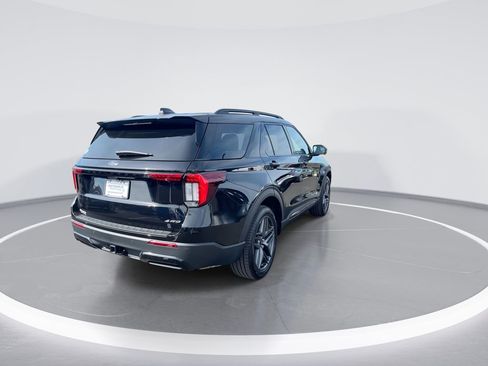 Used 2025 Ford Explorer ST-Line w/ ST-Line Street Pack AWD/4WD image 8