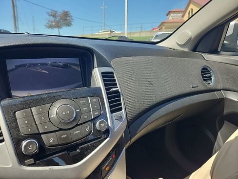 Used 2014 Chevrolet Cruze LT image 18