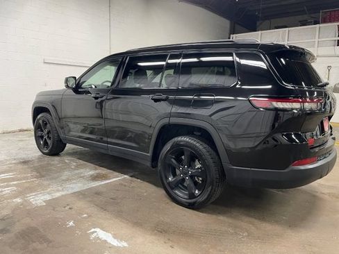 Used 2023 Jeep Grand Cherokee L Limited w/ Black Appearance Package AWD/4WD image 8