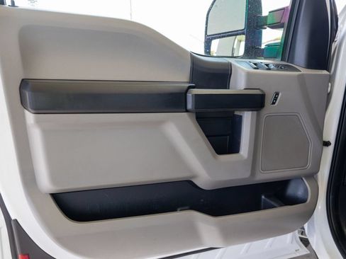 Used 2019 Ford F250 XL w/ STX Appearance Package RWD image 18