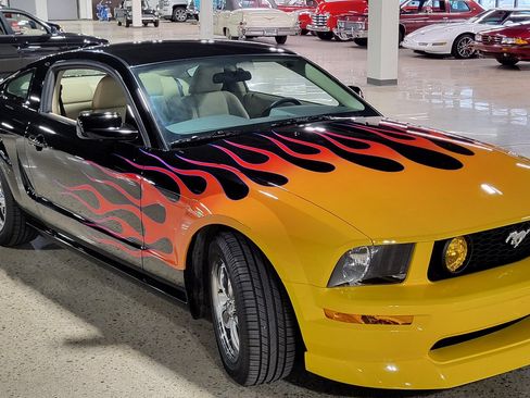 Used 2006 Ford Mustang GT RWD image 26