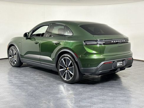 Certified 2025 Porsche Macan 4 Electric AWD/4WD image 3
