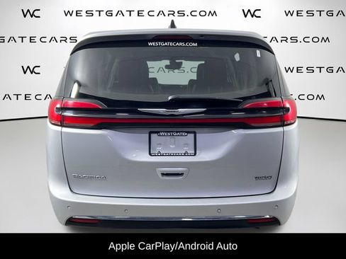Used 2024 Chrysler Pacifica Touring-L FWD image 4