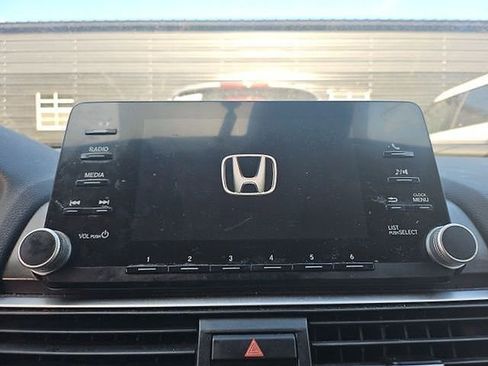 Used 2018 Honda Accord LX image 9