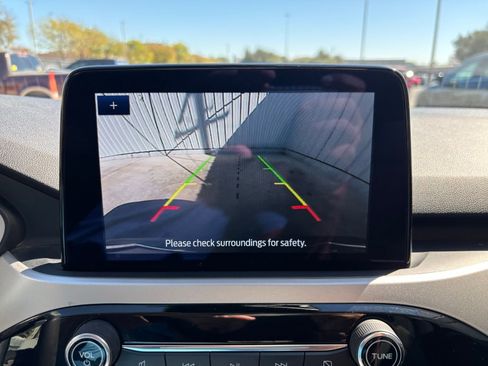 Used 2022 Ford Escape SE w/ SE Sport Appearance Package image 24