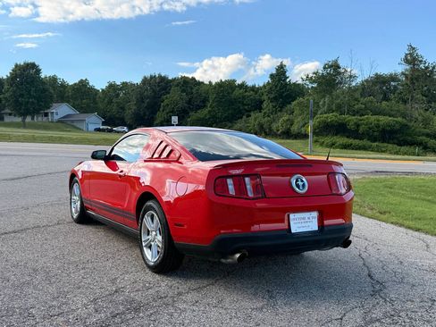 Used 2011 Ford Mustang Coupe w/ 101A Rapid Spec Order Code RWD image 3