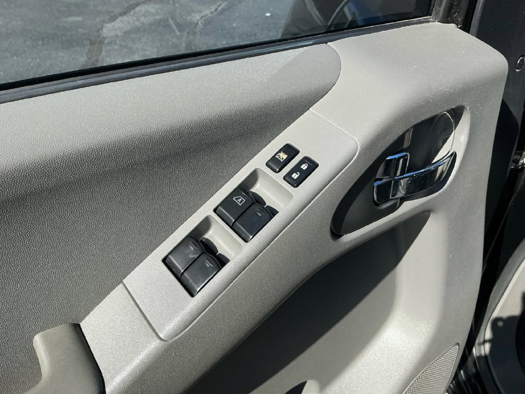 Used 2012 Nissan Frontier SV w/ Sport Appearance Pkg RWD image 16