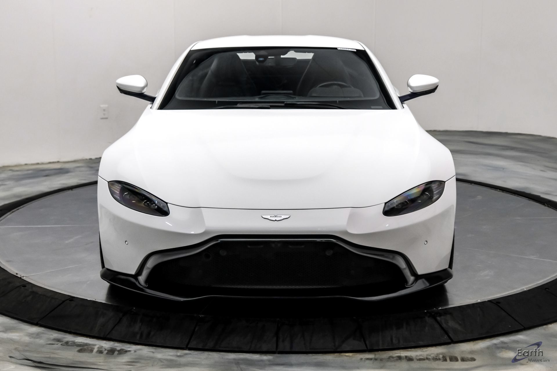 Used 2022 Aston Martin V8 Vantage Coupe RWD image 36