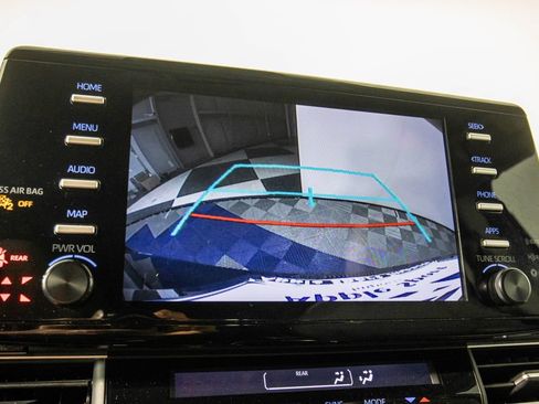 Used 2024 Toyota Sienna LE FWD image 23