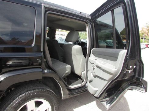Used 2007 Jeep Commander Sport RWD image 19