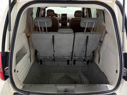Used 2010 Dodge Grand Caravan SE w/ Climate Group image 11