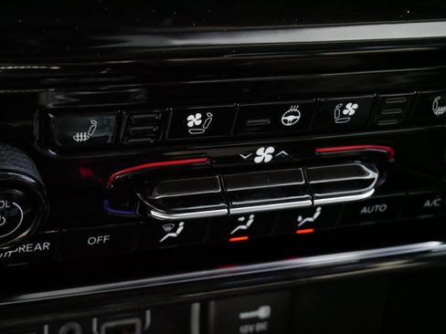 Used 2023 Jeep Grand Cherokee L Limited w/ Luxury Tech Group II image 28