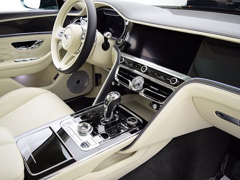 Certified 2022 Bentley Flying Spur V8 AWD/4WD image 21