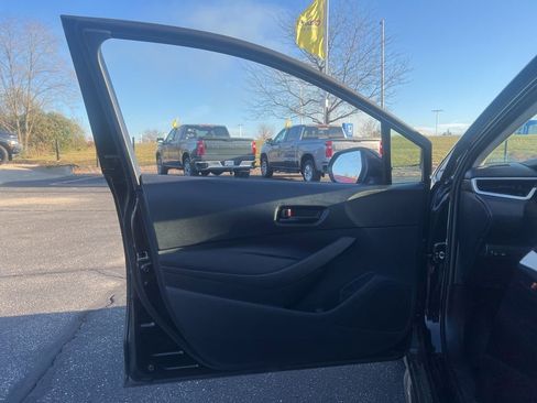 Used 2025 Toyota Corolla LE image 7