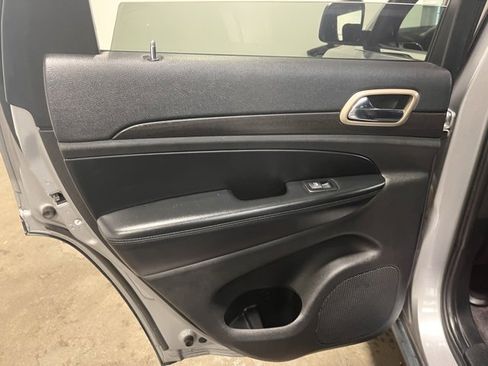 Used 2016 Jeep Grand Cherokee Laredo w/ Quick Order Package 23E image 19