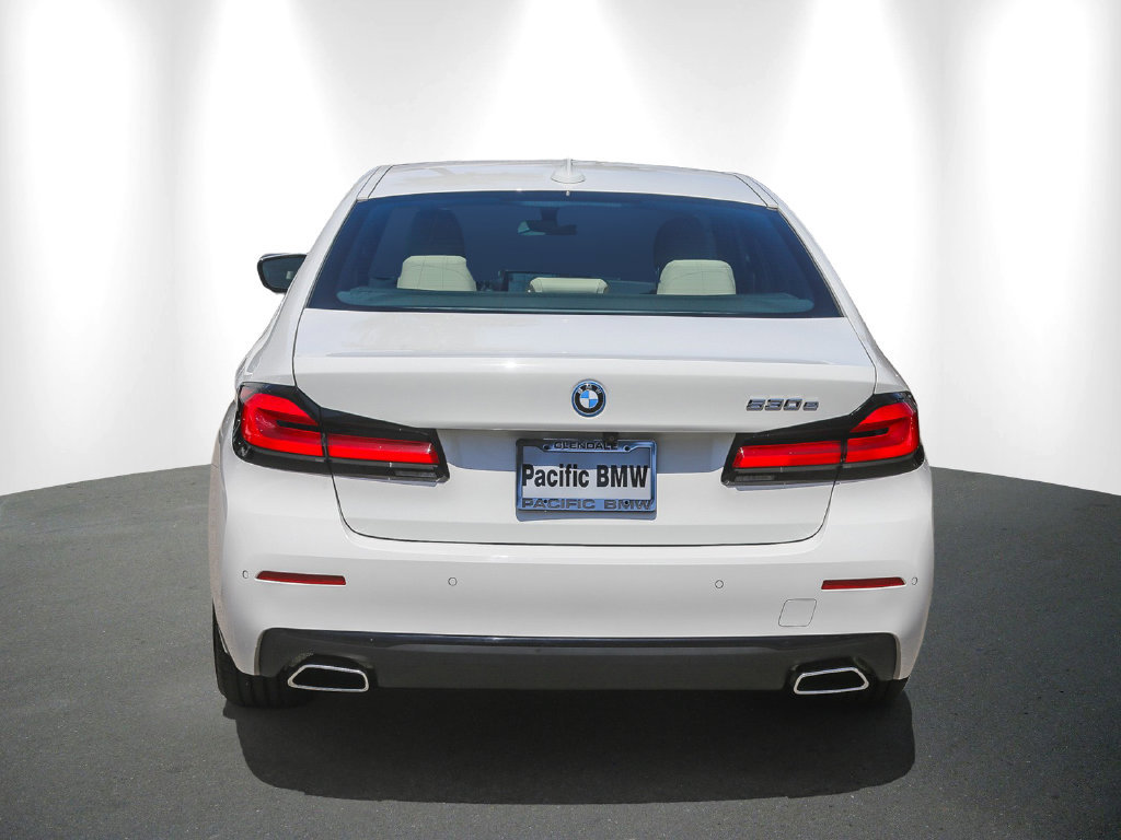 Certified 2023 BMW 530e w/ Convenience Package RWD image 5