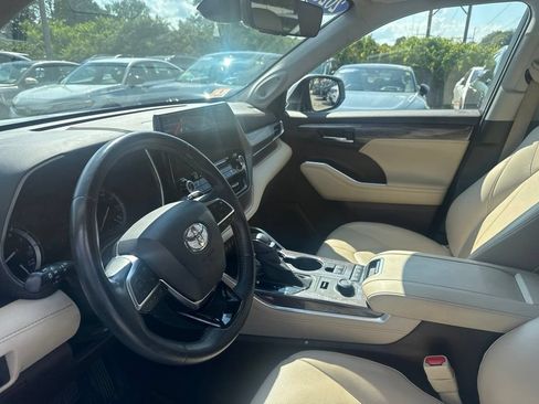 Used 2020 Toyota Highlander Limited AWD/4WD image 15