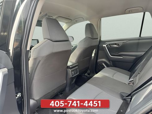 Used 2025 Toyota RAV4 XLE FWD image 21