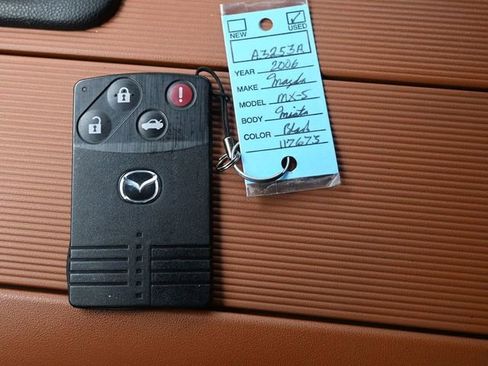 Used 2006 MAZDA MX-5 Miata Grand Touring w/ Premium Pkg image 18