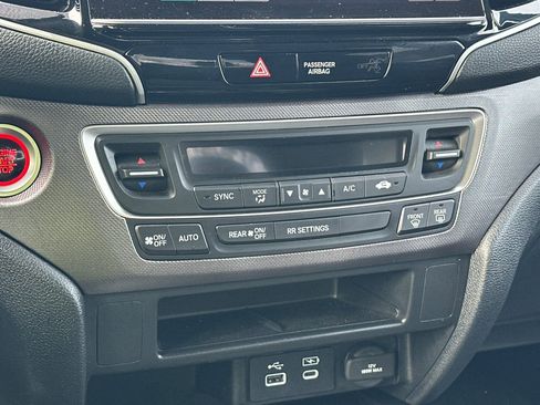 Used 2025 Honda Ridgeline Sport image 23