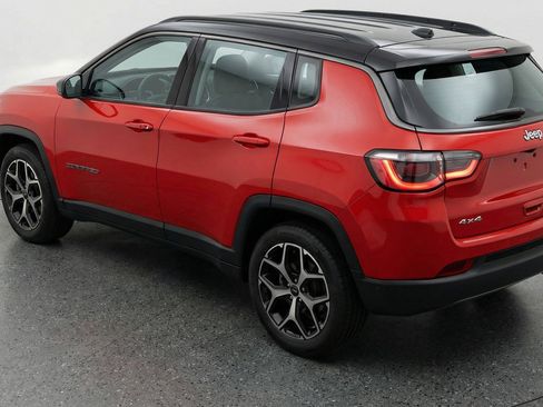 Used 2025 Jeep Compass Limited image 6