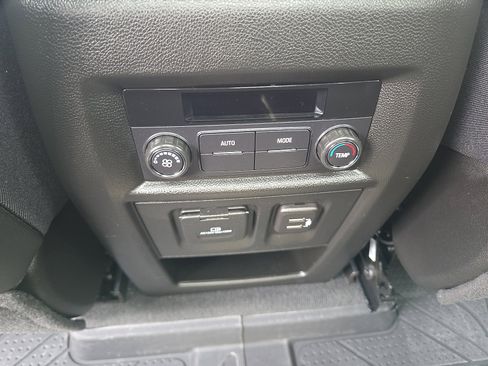 Certified 2023 Chevrolet Traverse LT w/ LT Premium Package image 25