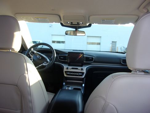 Certified 2023 Ford Explorer XLT w/ Equipment Group 202A image 13