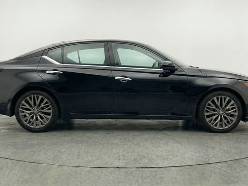 Used 2025 Nissan Altima 2.5 SV image 11