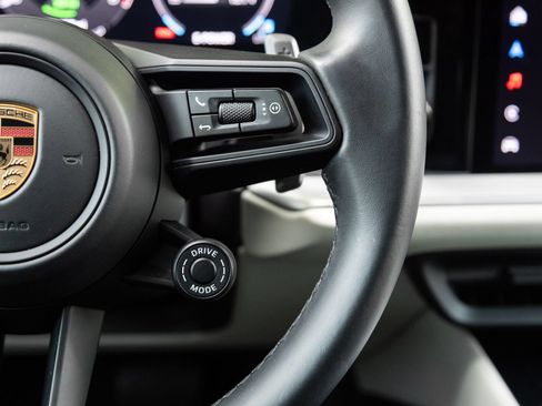 Certified 2025 Porsche Cayenne E-Hybrid AWD/4WD image 16
