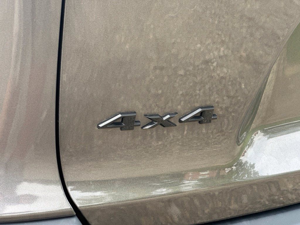 Used 2019 Jeep Cherokee Latitude Plus AWD/4WD image 4