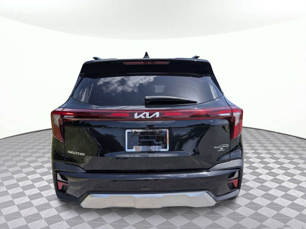 Used 2024 Kia Seltos EX FWD image 5