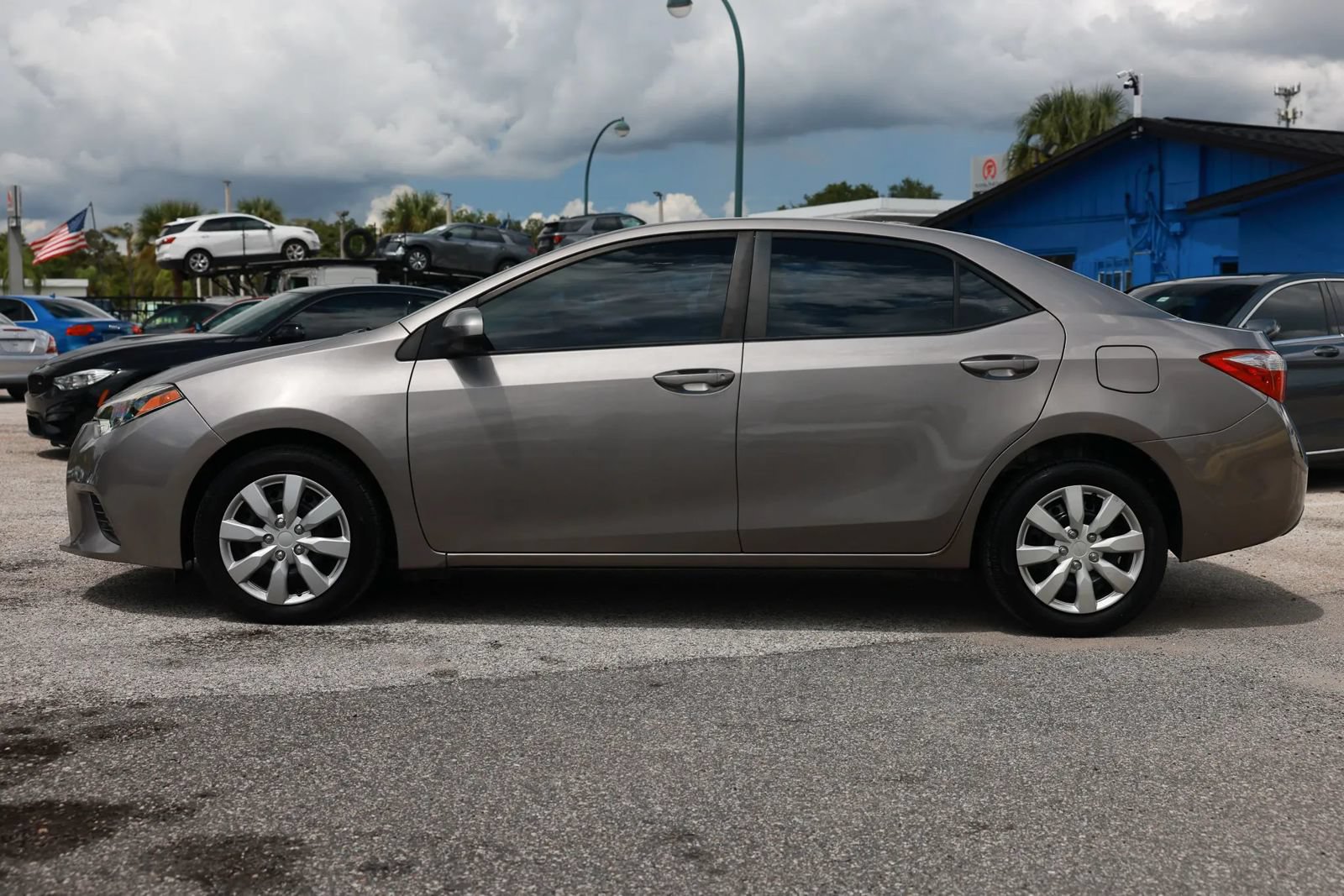 Used 2015 Toyota Corolla LE FWD image 3