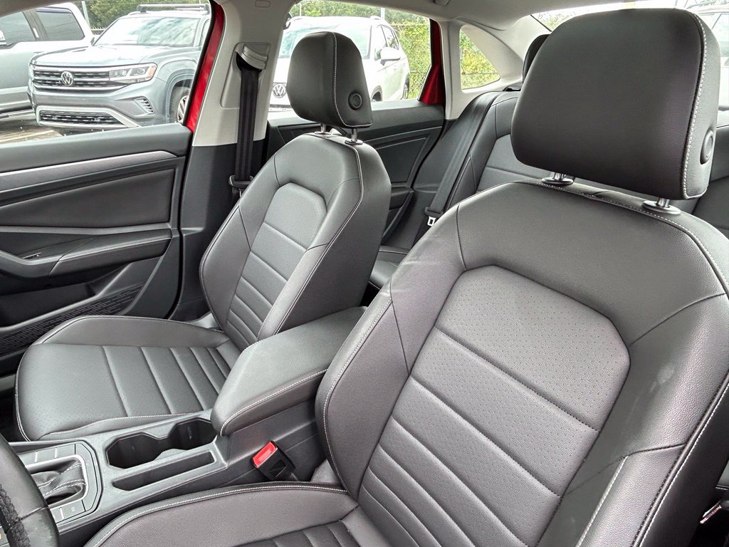 Used 2023 Volkswagen Jetta SE w/ Panoramic Sunroof Package FWD image 16