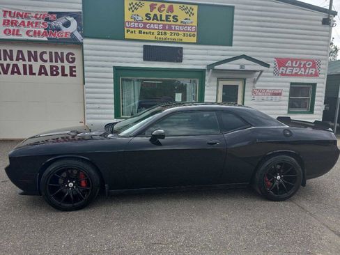 Used 2009 Dodge Challenger SRT8 w/ SRT Option Group II RWD image 4