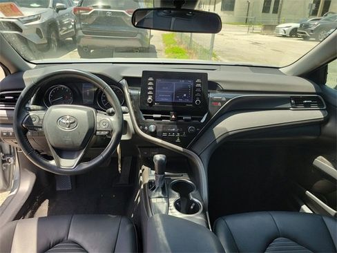 Used 2023 Toyota Camry SE image 9