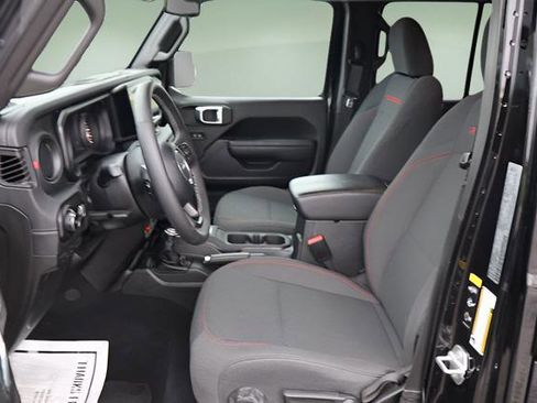 Used 2025 Jeep Wrangler Unlimited Rubicon AWD/4WD image 14
