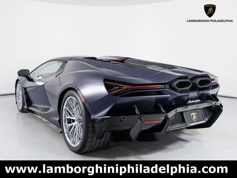 Used 2025 Lamborghini Revuelto image 7