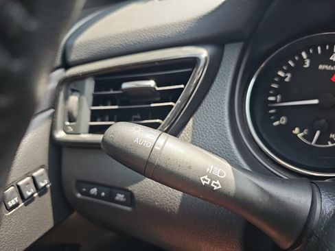 Used 2019 Nissan Rogue SV w/ Sun & Sound Touring Package FWD image 33