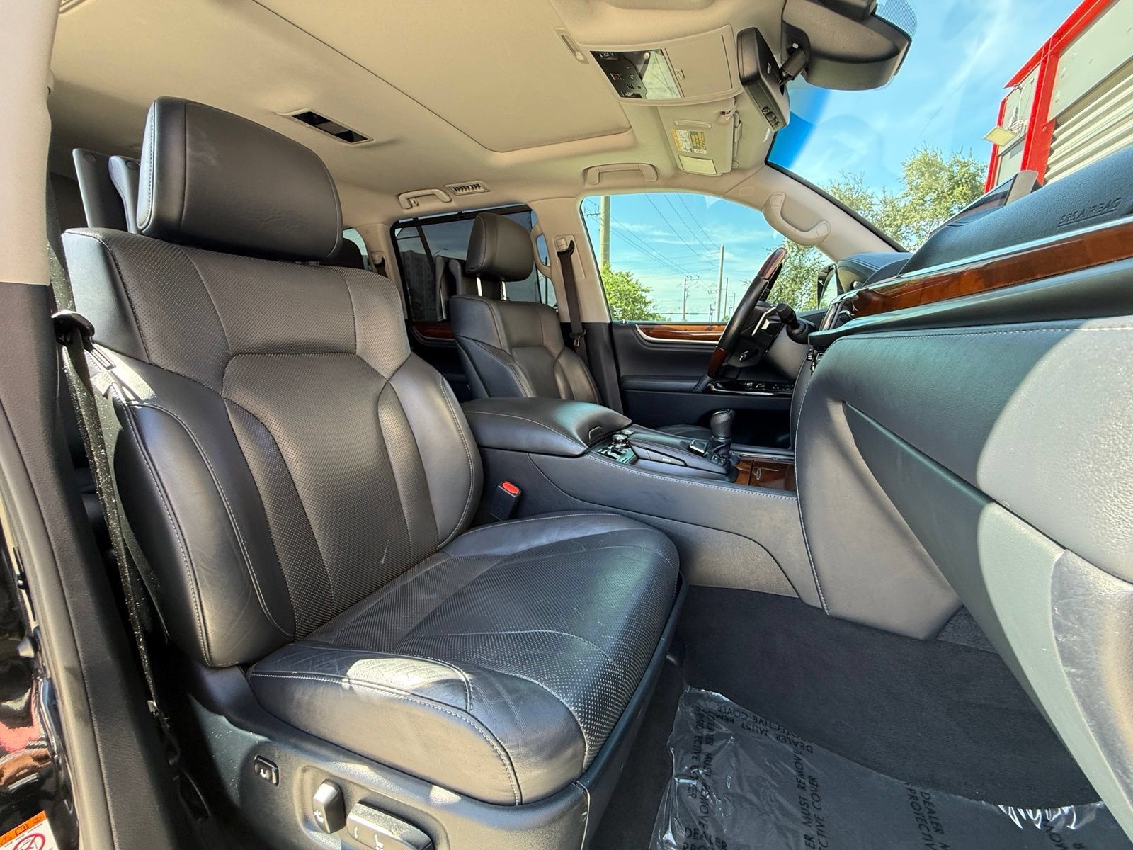 Used 2019 Lexus LX 570 4WD w/ Luxury Package image 39