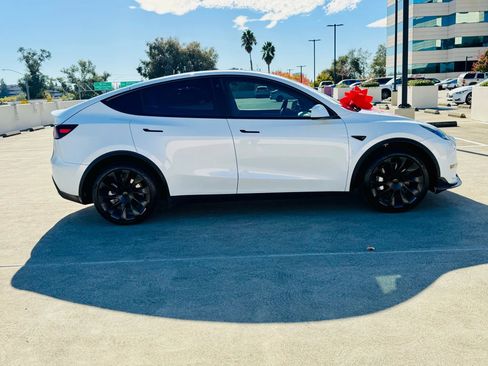 Used 2023 Tesla Model Y AWD image 9